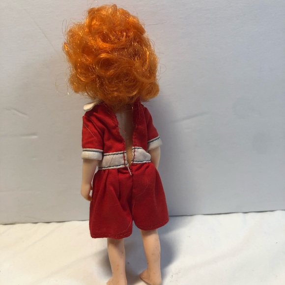 Vintage 1982 Knickerbicker Annie Doll 6” Plastic Doll missing shoes/socks - Picture 5 of 6